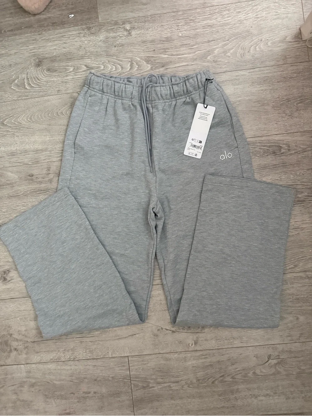 ALO Yoga Heather Gray Straight Leg Sweatpants - Picture 1 of 3